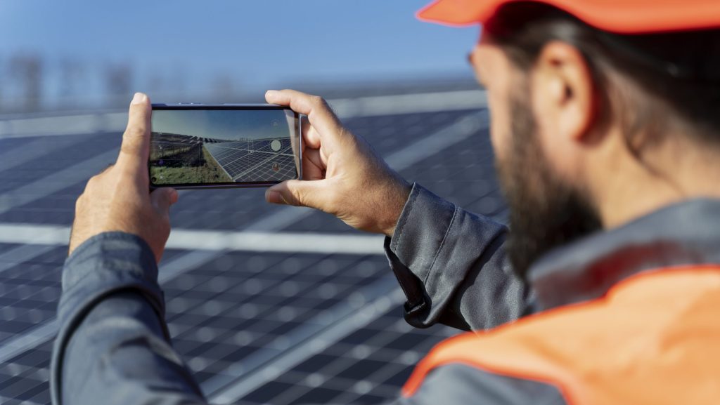 El MITECO revisa la normativa para impulsar el autoconsumo colectivo y facilitar el desarrollo de comunidades energéticas